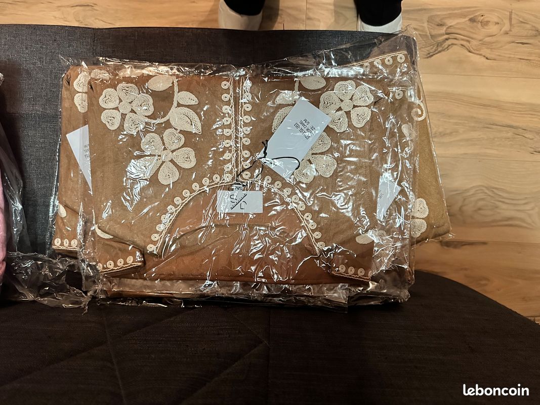 Lot de vêtements femme – idéal revendeur / marchés / vide-dressing (image 1)