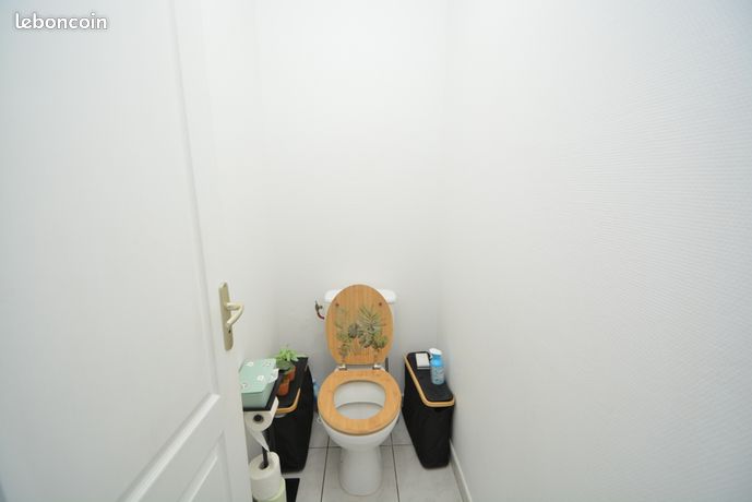 https://img.leboncoin.fr/api/v1/lbcpb1/images/34/78/63/34786357e40706b9aaff436e78598cd864a0b67c.jpg?rule=ad-image