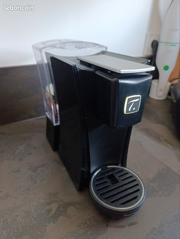 Machine a the nestle (image 1)