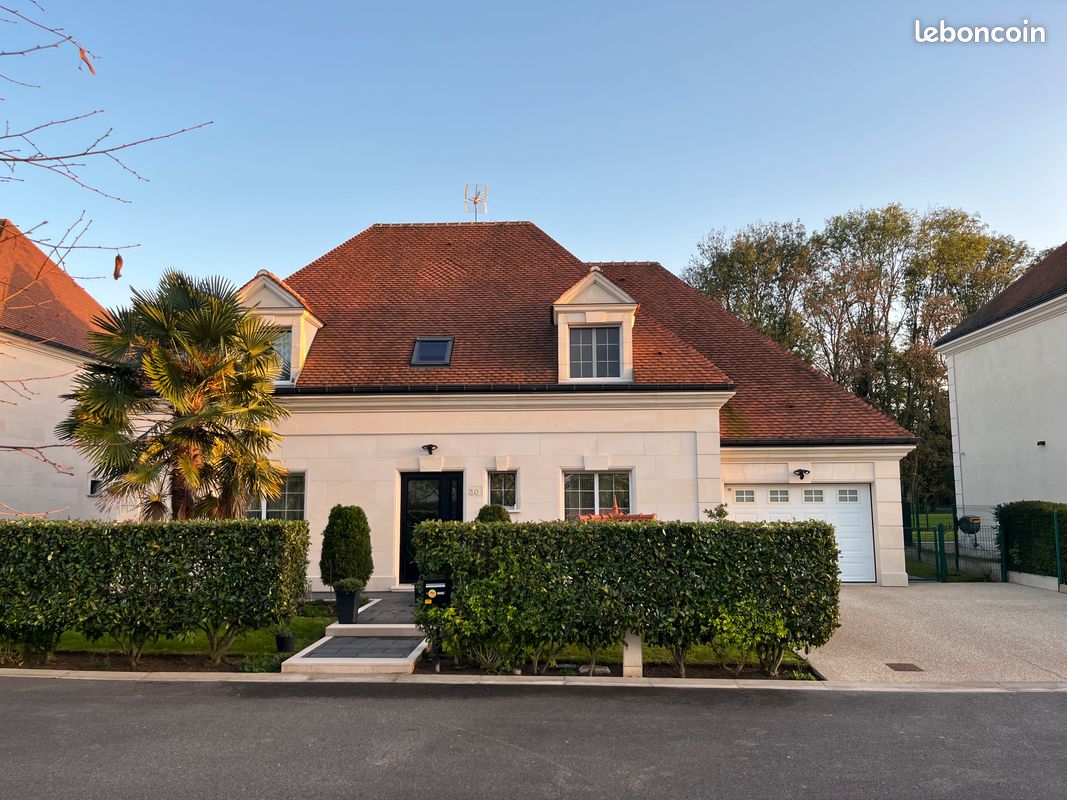 Maison 7 pièces 340 m² · à Ormesson-sur-Marne · 340 m² · 999 000 €