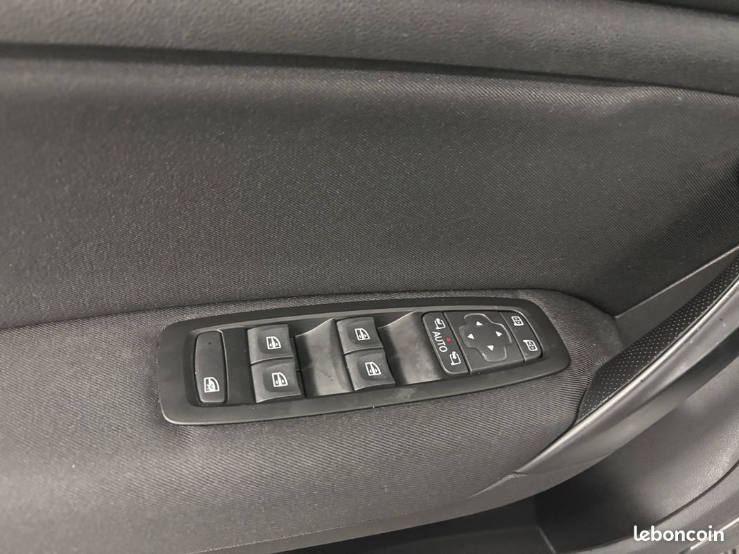 RENAULT Mégane IV Berline TCe 115 FAP Business (image 19)