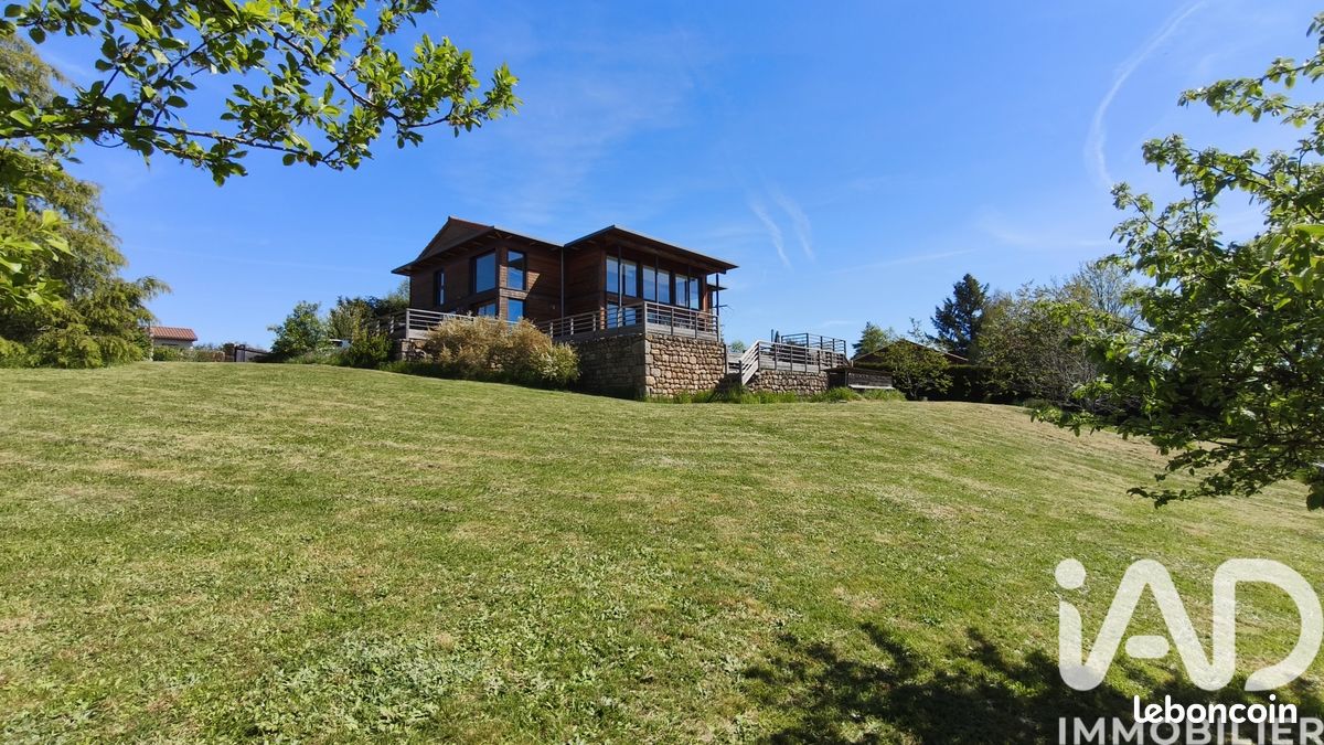 Maison 6 pièces 226 m² · à Apinac · 226 m² · 435 000 €