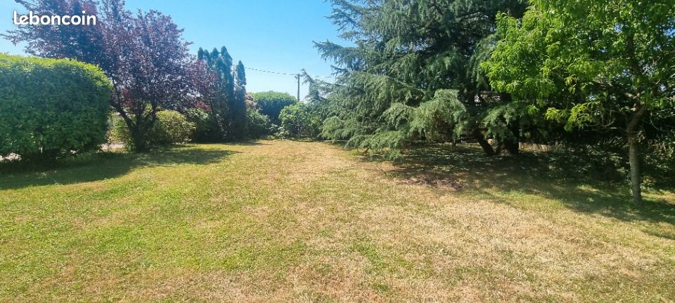 Terrain 600 m² · à Montluel · 140 000 €