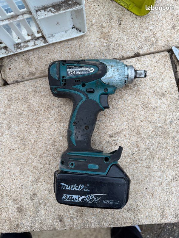Makita Boulonneuse à choc 18V Li-ion DTW251Z - Avec batterie (image 2)