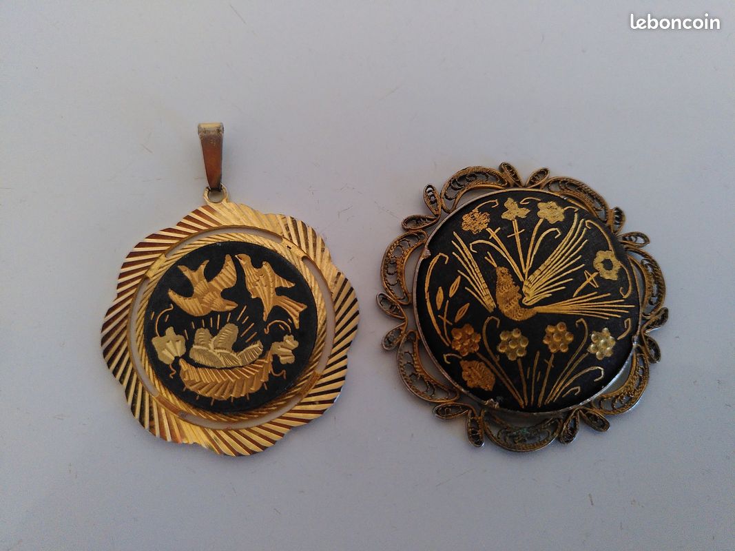 Broche dorée vintage ; Épinglette en or faite main avec gravures