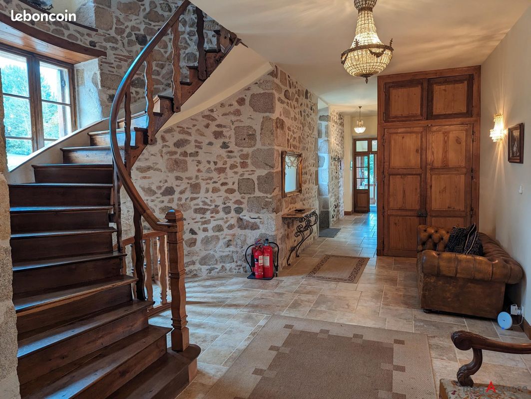 Manoir 10 pièces 638 m² - Lesterps 16420 (image principale 1)