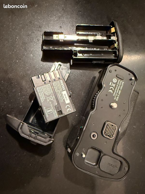 PENTAX K-1 NU avec poignée Grip D-BG6 et plein d'accessoires d'origine (image 11)