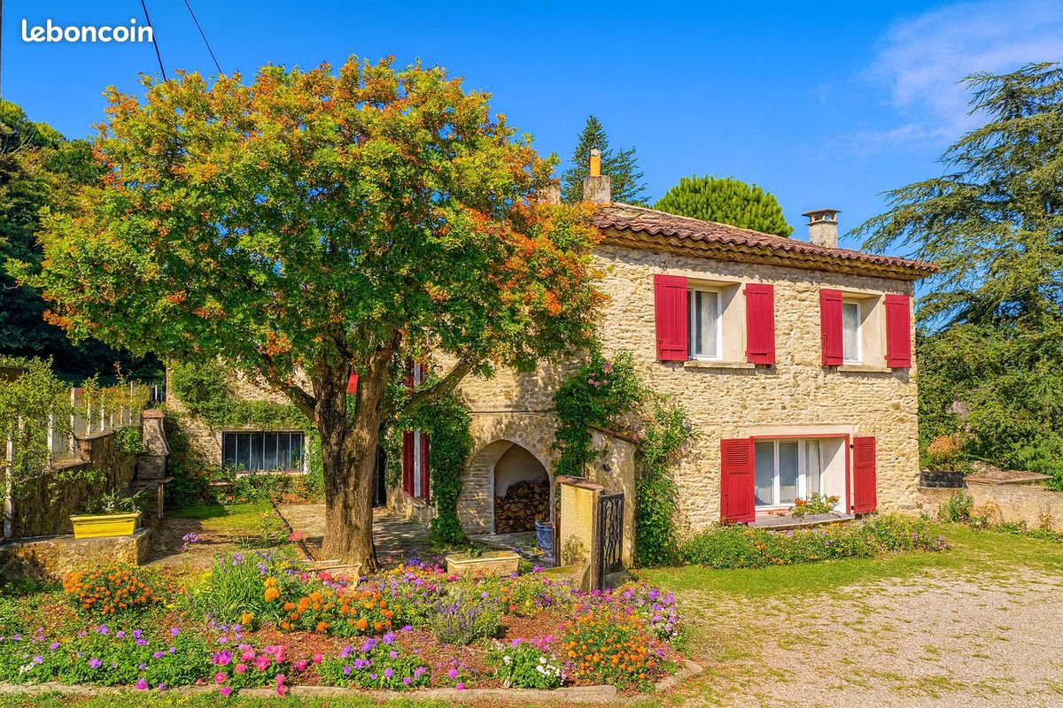 Maison 9 pièces 138 m² · à Entrechaux · 138 m² · 650 000 €