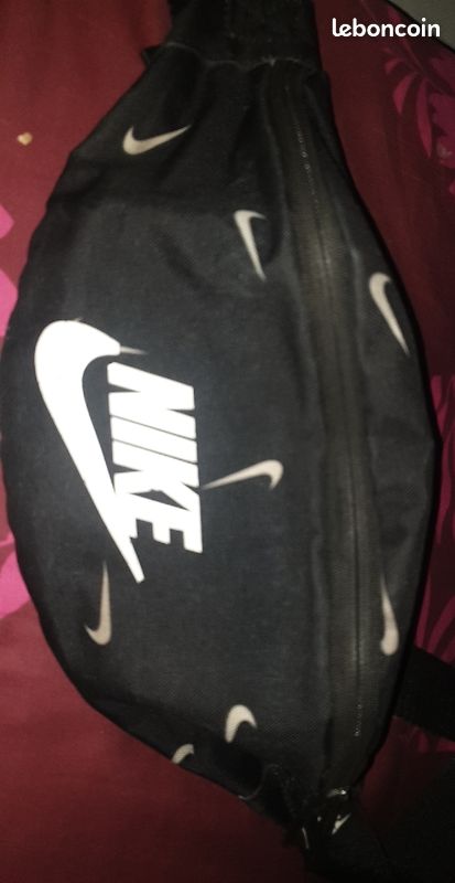 Banane Nike (image 1)