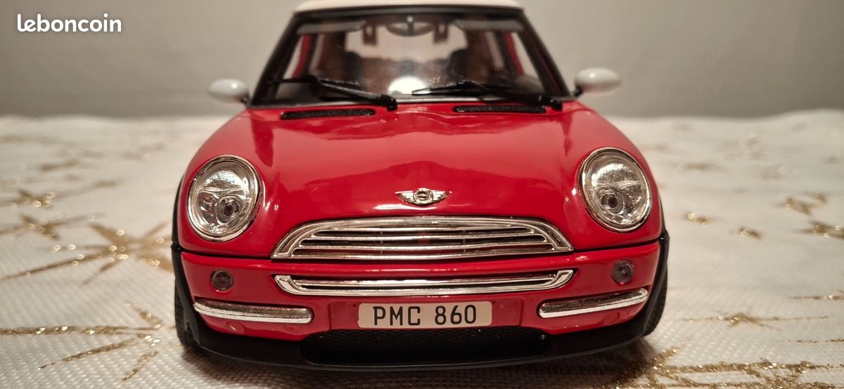 Voiture miniature MINI Cooper S Diecast rouge échelle 1:24 Welly