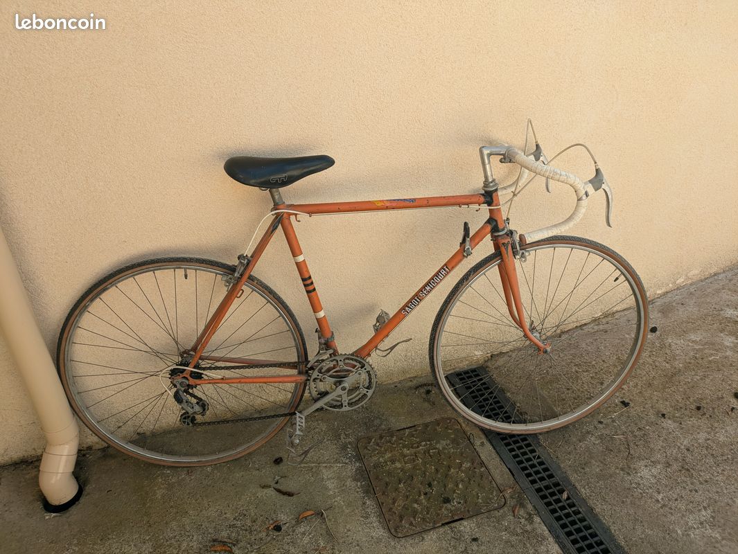 Selle De Vélo Vintage ISCASELLE – Pour Route/Randonneuse – NOS (Neuf Vieux Stock)