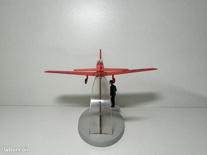 EN AVION TINTIN VIII : L'avion rouge de L'Île Noire by VIUDA SAINZ José