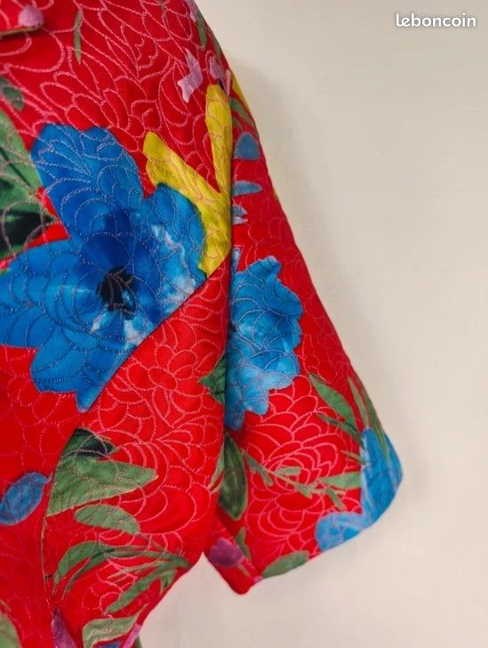 Veste vintage courte matelassée à motif fleurs pour femme • Vintage Univers