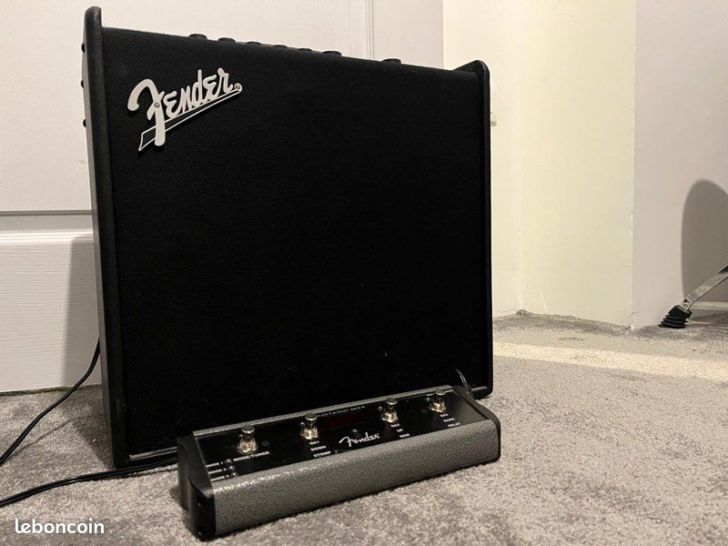 Guitare électrique rose avec ampli Fender (image 3)