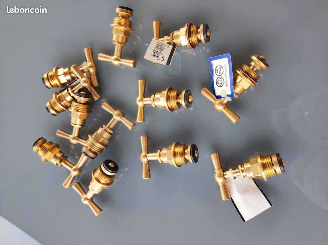 Lot têtes de robinet en laiton 15x21 (image 1)