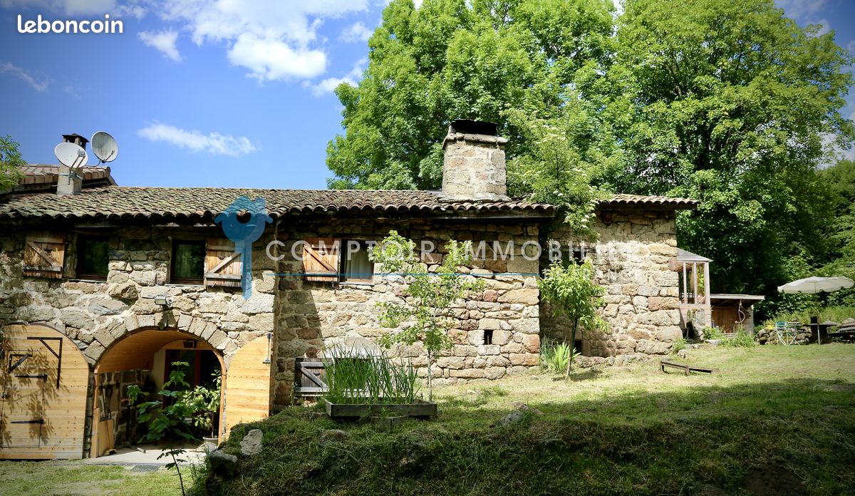 Maison 7 pièces 195 m² · à Le Lac-d'Issarlès · 195 m² · 296 800 €