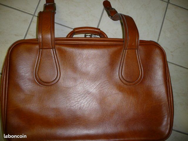 Valise NEUVE-SKAI imitation CUIR - 60 cm X 40 cm (image 6)