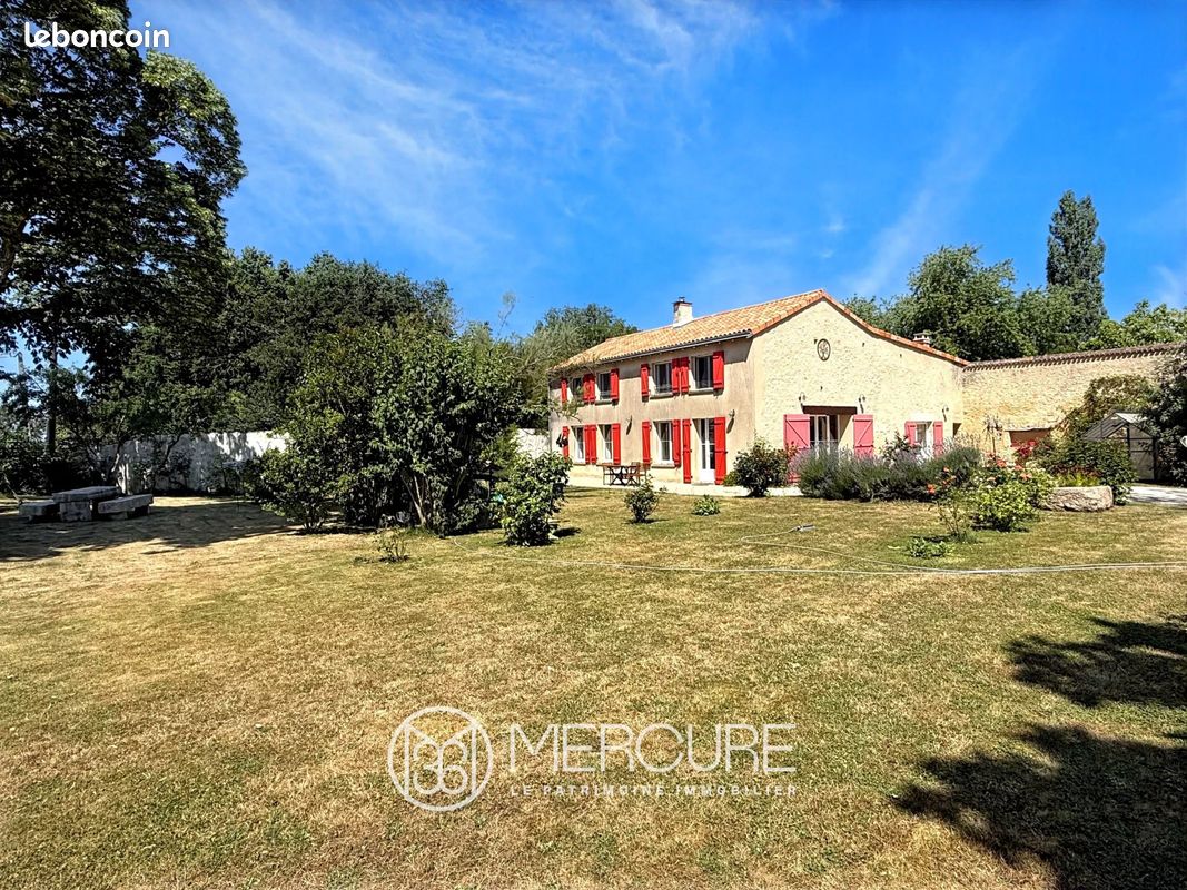 Maison 6 pièces 183 m² · à Vouillé · 183 m² · 357 900 €