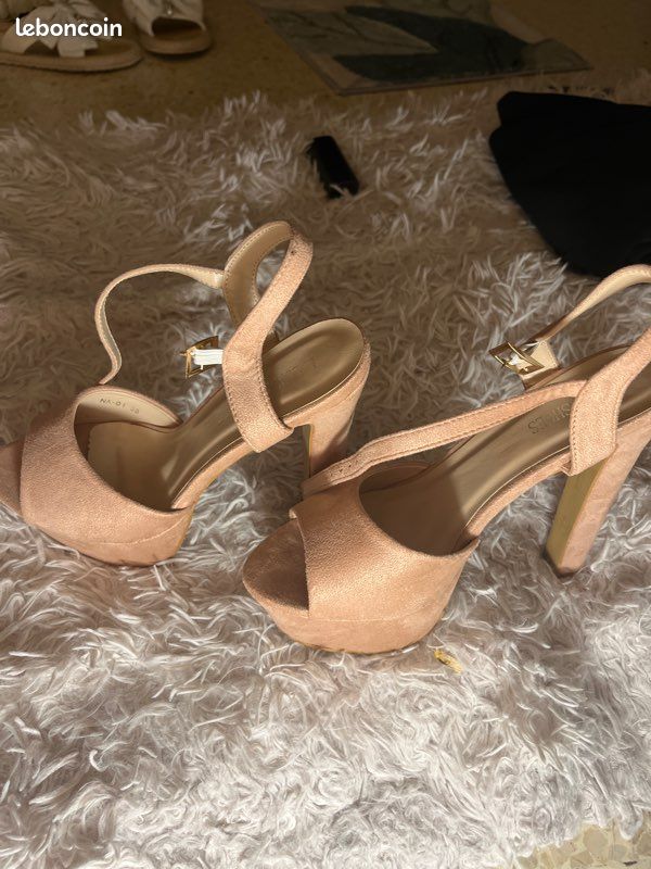Talons En Velours Rose - Taille UK 5 (FR 38) - Marque Matalan - Excellent État