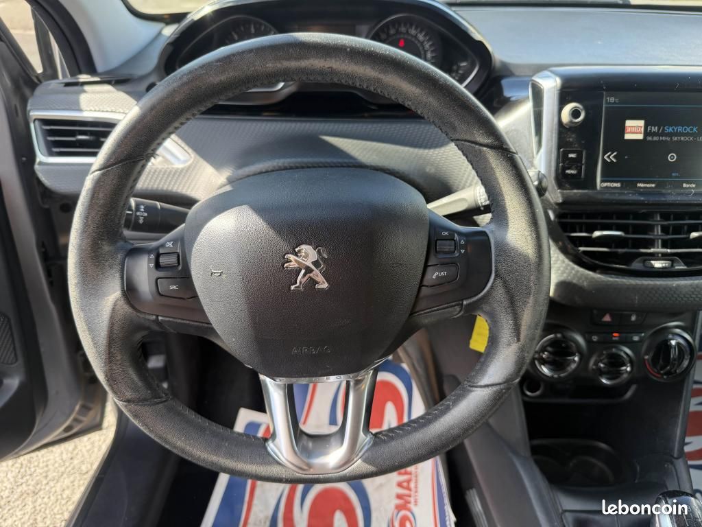 PEUGEOT 208 1.5 BlueHDi S&S - 100 Allure GPS + RADAR AR + CLIM (image 44)