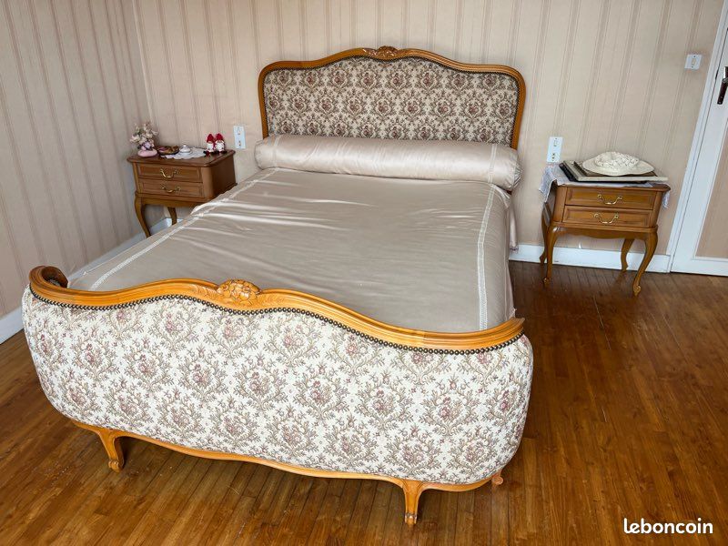 Ensemble chambre à coucher comprenant 1 lit + 2 tables de chevet + 1 armoire (image 1)