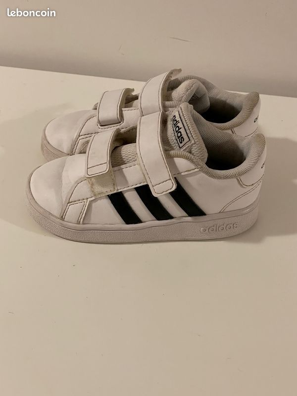 Basket Adidas blanche taille 24 (image 5)