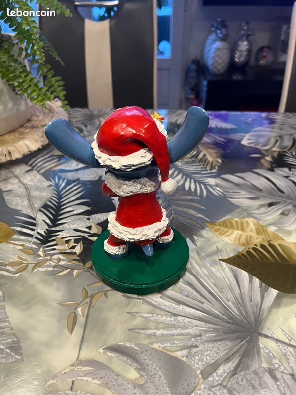 Figurine Disney Stitch Père Noël, Résine Rouge, Collection Adulte, Neuve
