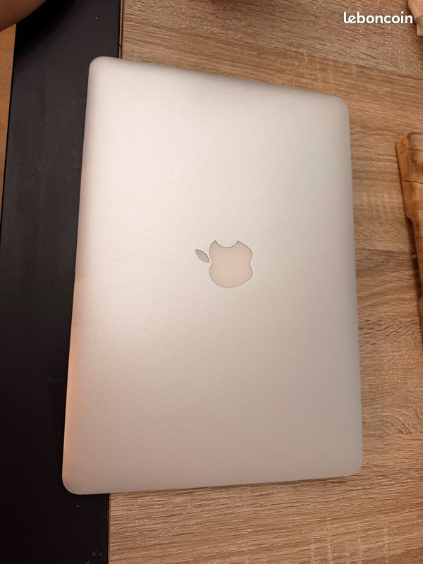 MacBook Air 13 2017 (image 1)