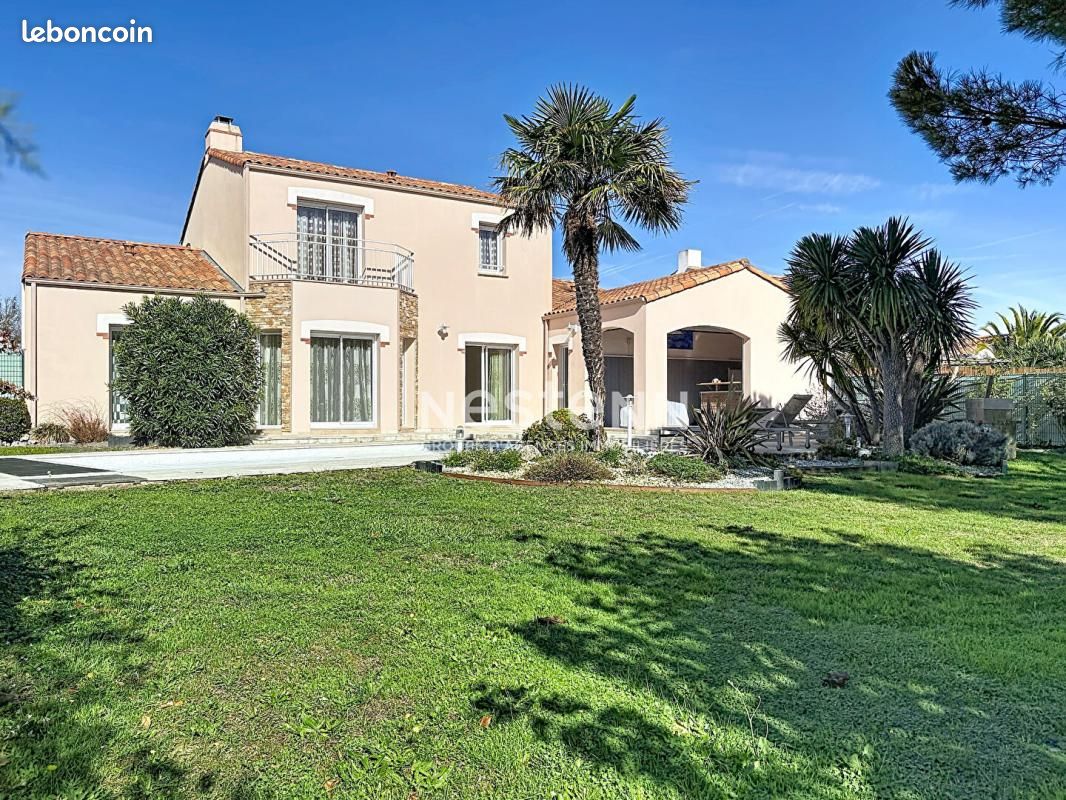 Maison 6 pièces 198 m² · à Saint-Gilles-Croix-de-Vie · 198 m² · 868 200 €