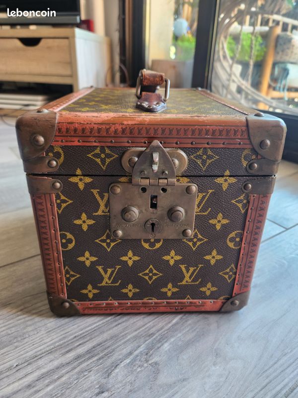 Malle Louis Vuitton ancienne – Rare et authentique Vêtements