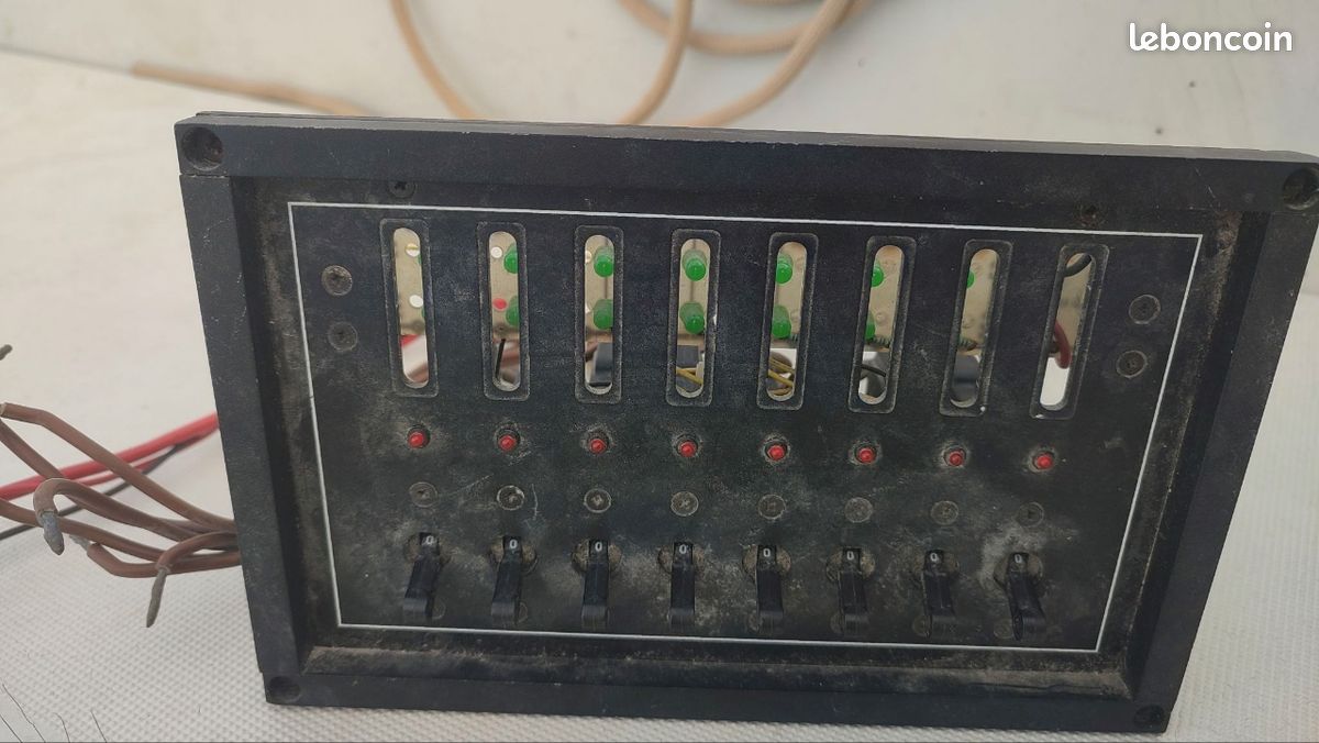 ETA 2210-S111-N1T2-H0 10A - lot de 8 disjoncteurs + tableau (image 3)