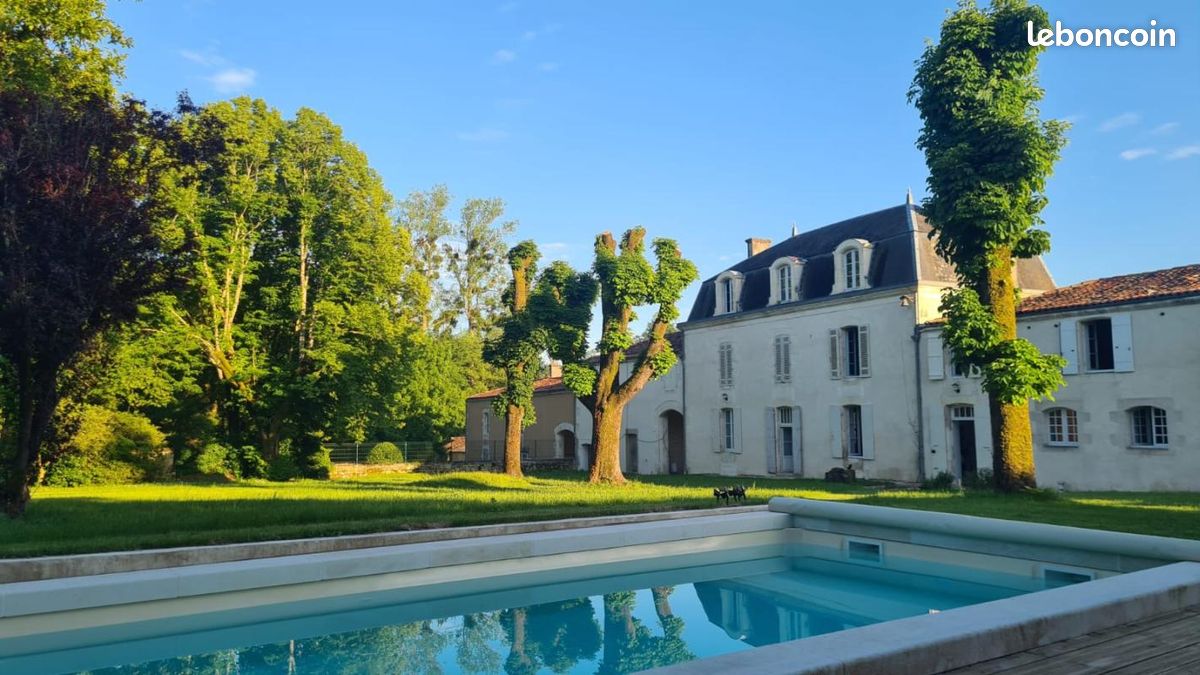 Maison 11 pièces 350 m² · à Saint-Jean-d'Angély · 350 m² · 954 000 €