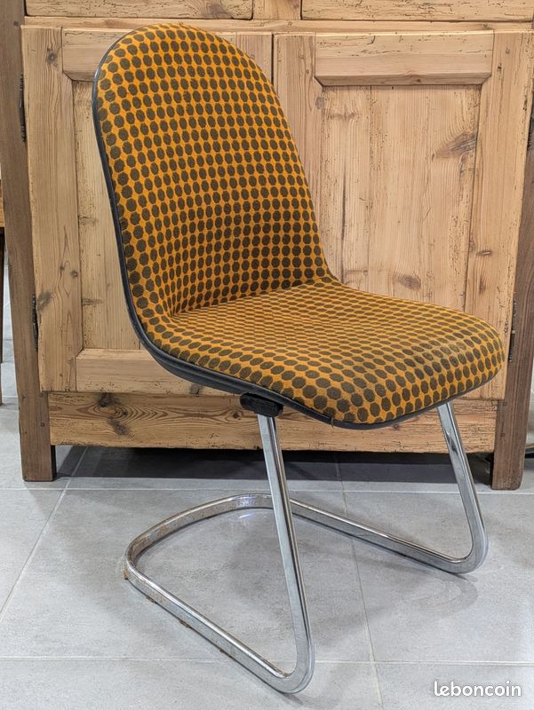 Chaise Giroflex à Coque Orange - Années 70 - Design Vintage - Dimensions 45x45x80 Cm