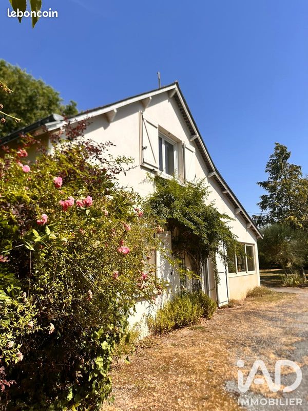 Maison 6 pièces 150 m² · à Saint-Léger-de-Linières · 150 m² · 245 000 €