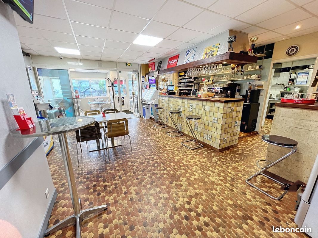 Immeuble 282 m² · à Gastins · 282 m² · 260 000 €