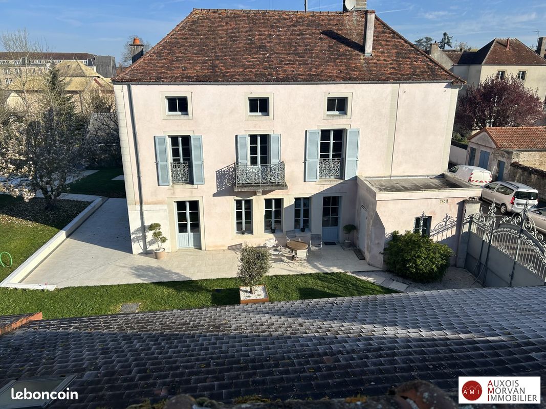 Maison 8 pièces 308 m² · à Semur-en-Auxois · 308 m² · 894 000 €