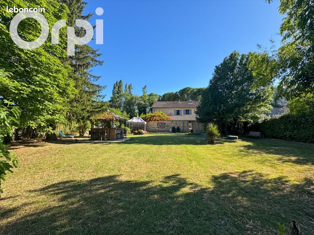 Maison 6 pièces 125 m² · à Berrias-Et-Casteljau · 125 m² · 375 000 €