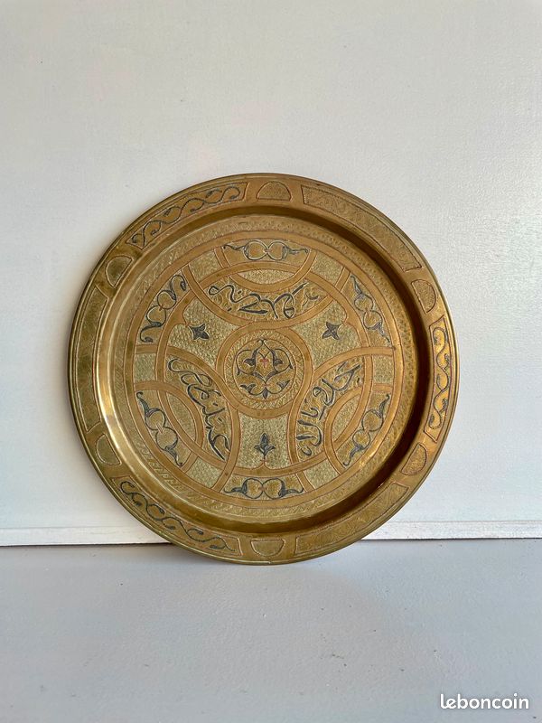 Beau plateau orientale en laiton - Diamètre 34 cm (image 1)