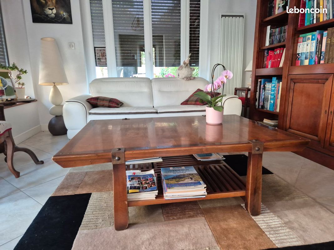 Table de salon en bois massif (image 1)