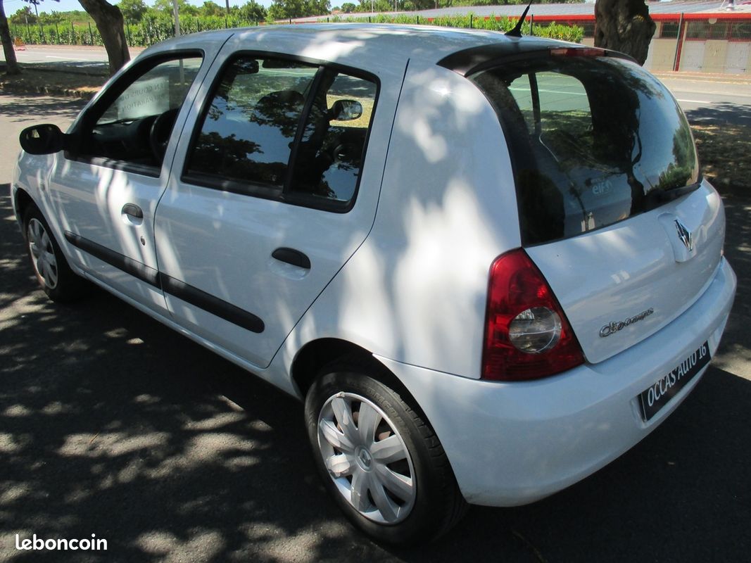 Renault CLIO II CAMPUS 1.5 DCI 65CH AUTHENTIQUE 5P (image 6)