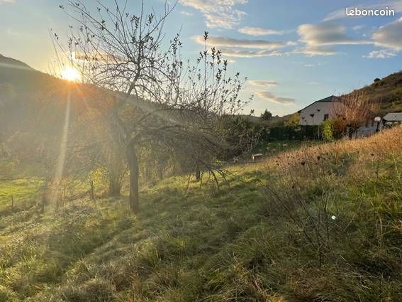 Terrain à bâtir de 1543 m² à MARCILLAC-VALLON · 55 000 €