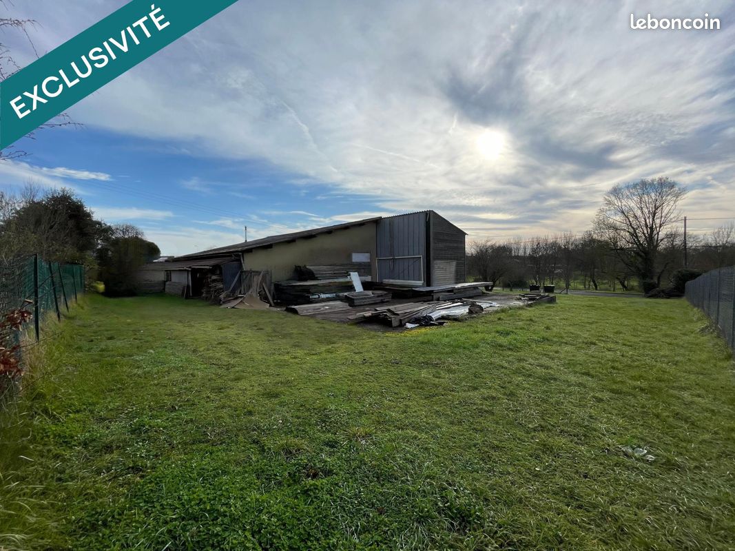 Terrain 2644 m² · à Saint-Hilaire-de-Villefranche · 2 644 m² · 114 000 €