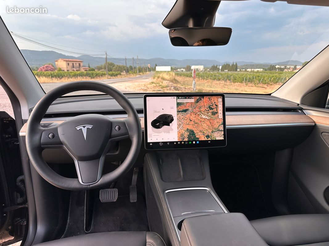 Tesla Model Y Grande Autonomie Propulsion – Noir – Excellent état – 12/2024 (image 3)