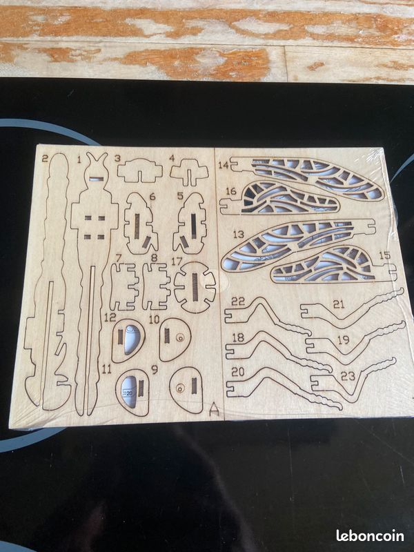 Maquette en bois dans son emballage scellé (image 8)