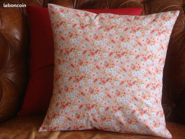 Coussin Brodé Main, Toile De Jouy Rouge Et Lin, Monogramme E - Style Romantique