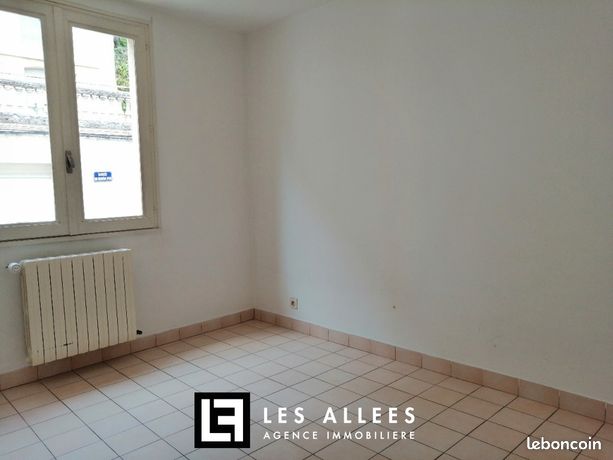 https://img.leboncoin.fr/api/v1/lbcpb1/images/34/b3/b2/34b3b28a793b709e63dab5b3c10e66d65705ede1.jpg?rule=ad-image