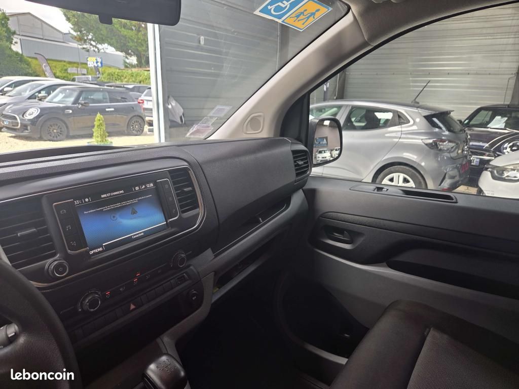 TOYOTA PROACE 1.5 120 D-4D - (RC22) Combi Long Dynamic / TVA Récupérable (image 26)