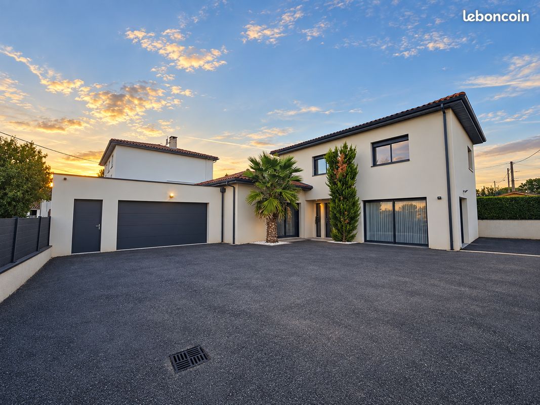 Maison 5 pièces 143 m² · à St Maurice L Exil · 143 m² · 445 000 €