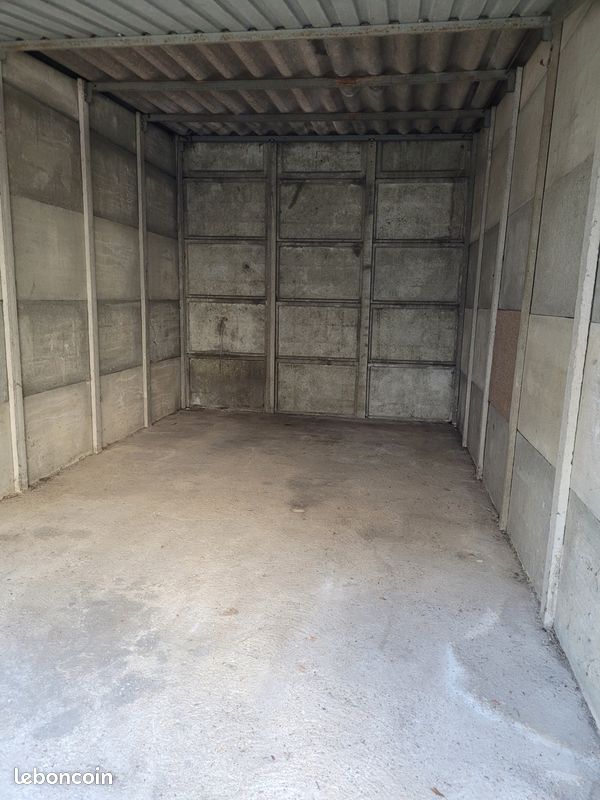 Parking/box Mainvilliers · 100 €/mois