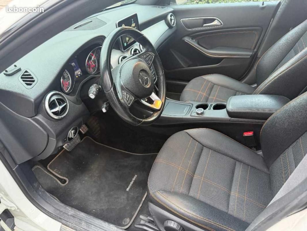 Mercedes CLA Shooting Brake 180 Sensation 7-G DCT (image 12)